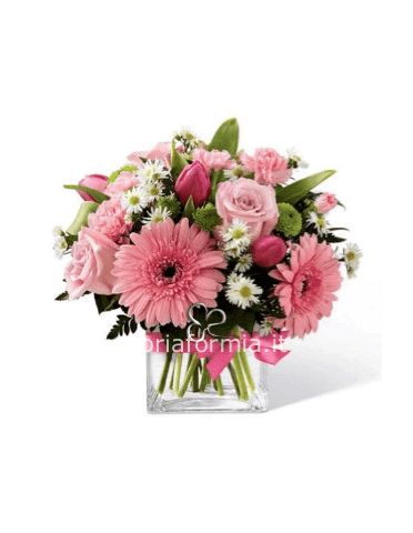 Bouquet di gerbere e rose in vaso di vetro